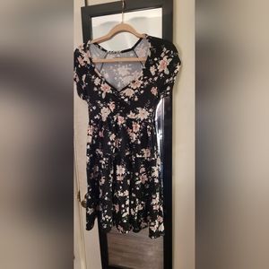 Black short sleeve floral print dress
